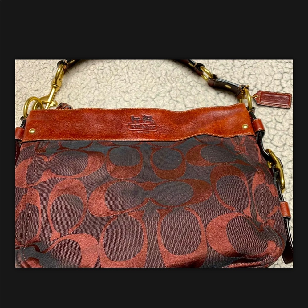 Beautiful, gently used Coach bag. Such an amazing color for fall! 🍁🍂
